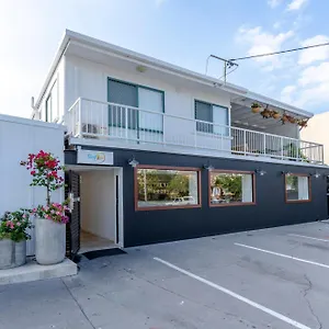 Surf Boutique Backpackers - Free Breakfast ゴールドコースト